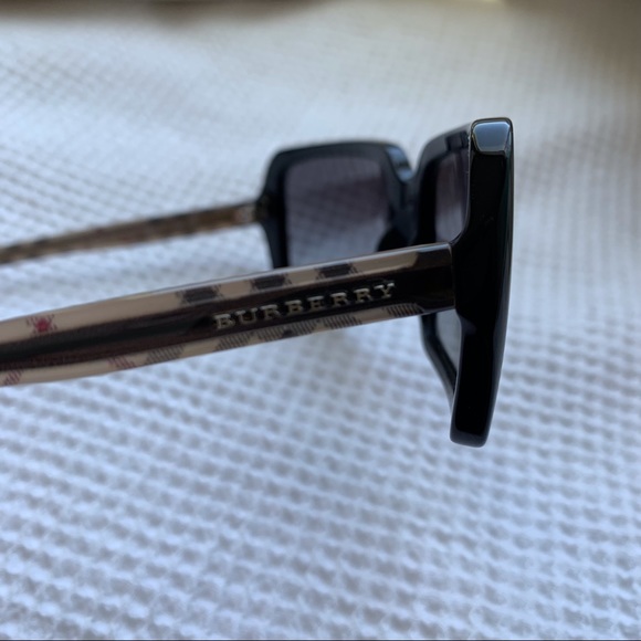 Burberry Sunglasses Rectangular Black Frame with Grey Lenses - Picture 7 of 16